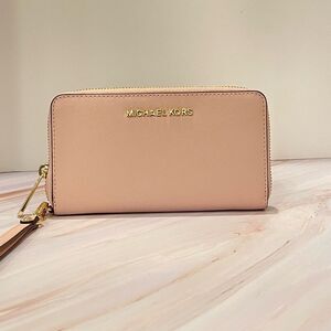Michael Kors Jet Set Travel Large Flat Zip MF Phone Case Wristlet Wallet…